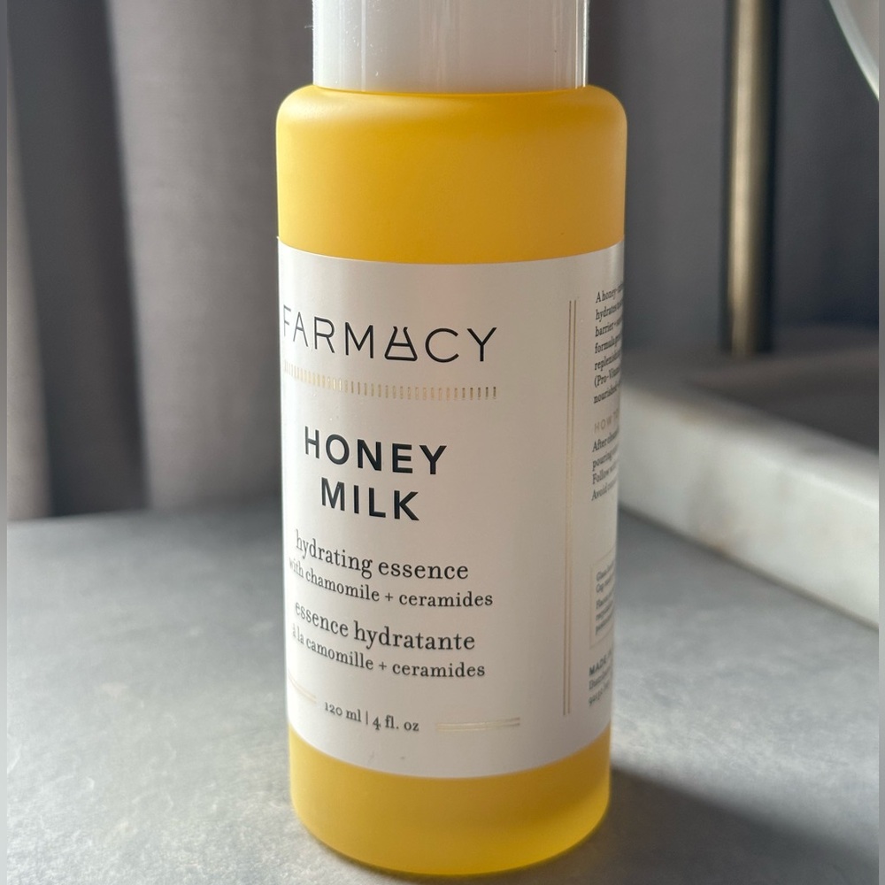Farmacy Honey Milk Hydrating Essence with Chamomile + Ceramides NIB